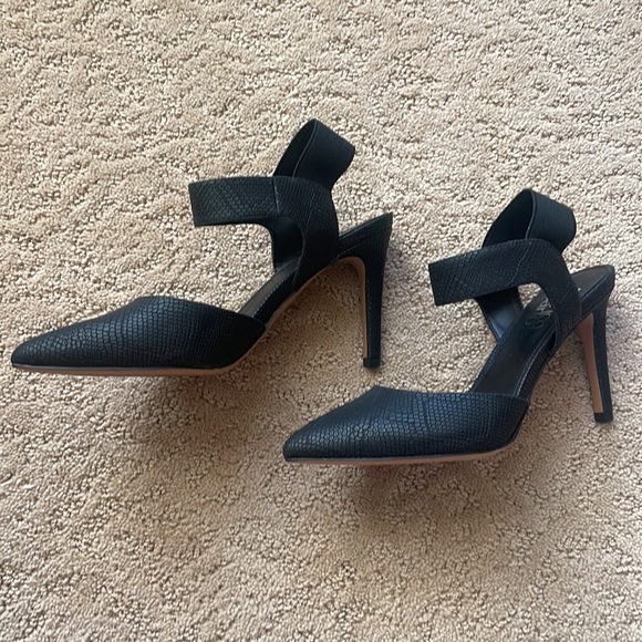 Black snakeskin-like heels - Picture 2 of 6